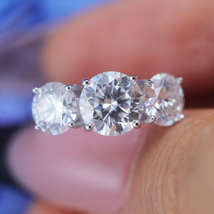 ShineofDiamond Classic Three Stone Round Cut Moissanite Ring Shine of Diamond